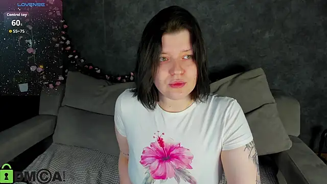 Snapshot of Michele_Greenn chatting on 10.24.25 Michele Greenn online show from 10.24.25