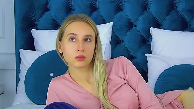 VictoriaHopsons online show from 09.20.25