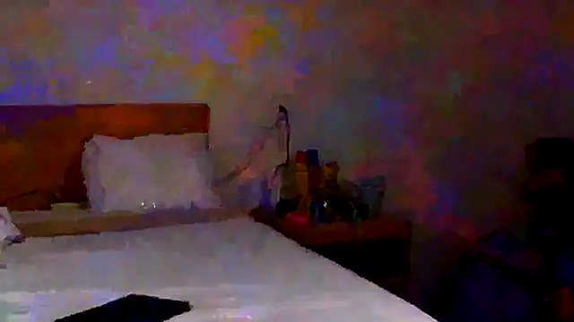 Snapshot of SparklesB1tch chatting on 11.23.25 SparklesB1tch online show from 11.23.25