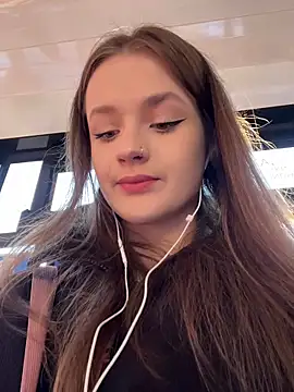 KittyQueeny online show from 09.30.25