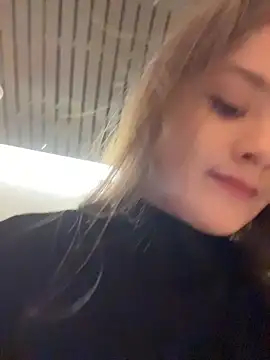 KittyQueeny online show from 10.04.25