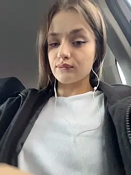 KittyQueeny online show from 10.13.25