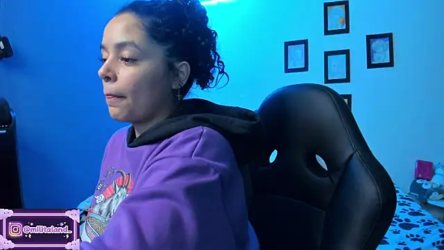 Snapshot of milita_houston chatting on 10.07.25 milita houston online show from 10.07.25