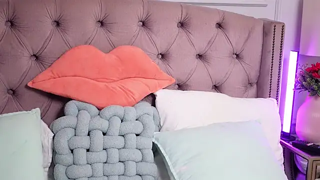 JenniferLovve online show from 06.12.26