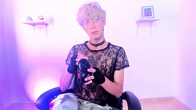 Snapshot of Cooperrosscute233 chatting on 09.23.25 Cooperrosscute233 online show from 09.23.25