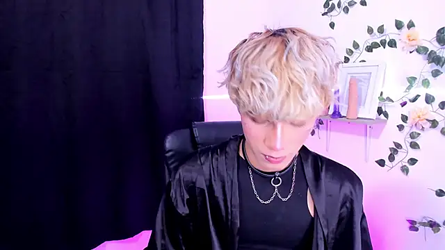 Snapshot of Cooperrosscute233 chatting on 09.25.25 Cooperrosscute233 online show from 09.25.25