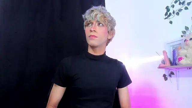 Snapshot of Cooperrosscute233 chatting on 10.08.25 Cooperrosscute233 online show from 10.08.25