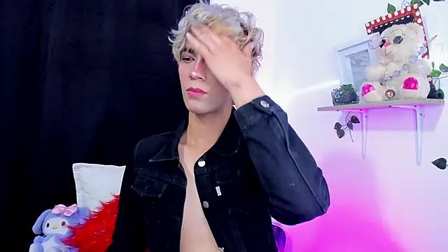 Snapshot of Cooperrosscute233 chatting on 10.13.25 Cooperrosscute233 online show from 10.13.25