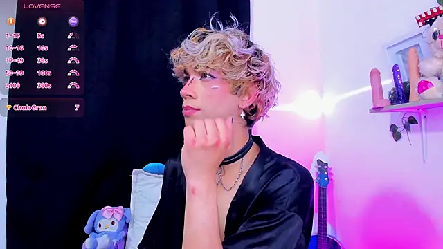 Snapshot of Cooperrosscute233 chatting on 10.17.25 Cooperrosscute233 online show from 10.17.25