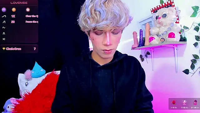 Snapshot of Cooperrosscute233 chatting on 10.17.25 Cooperrosscute233 online show from 10.17.25