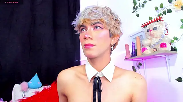 Snapshot of Cooperrosscute233 chatting on 10.18.25 Cooperrosscute233 online show from 10.18.25