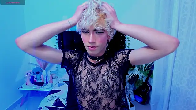 Snapshot of Cooperrosscute233 chatting on 11.10.25 Cooperrosscute233 online show from 11.10.25