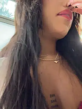 Snapshot of MystiqueXXX chatting on 06.18.26 MystiqueXXX online show from 06.18.26