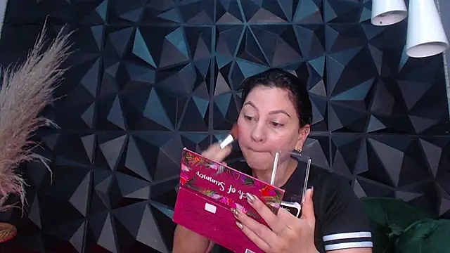 helenasaenz online show from 12.18.25