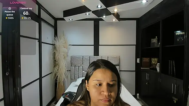 ElaBourn  online show from 12.17.25