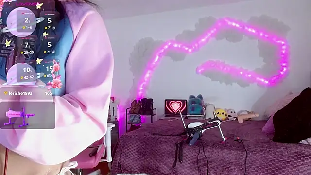 larah uwu online show from 09.27.25