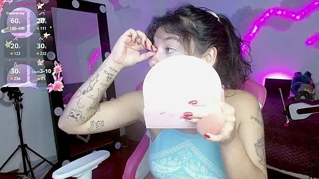 larah uwu online show from 10.06.25