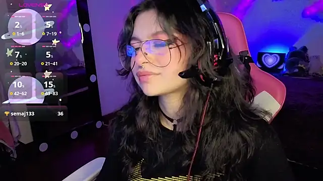 larah uwu online show from 11.08.25