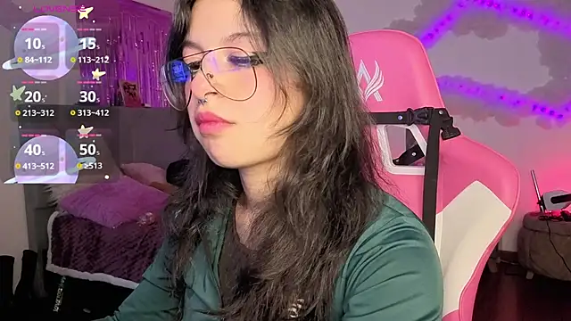 larah uwu online show from 02.04.26