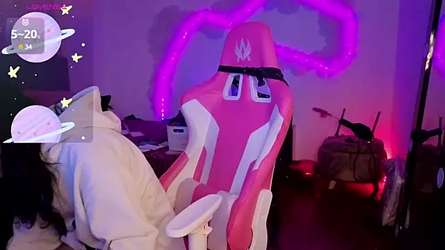 larah uwu online show from 02.19.26