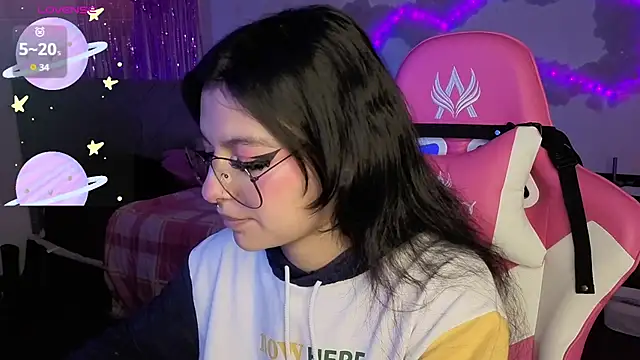 larah uwu online show from 04.16.26