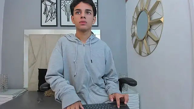 Snapshot of owen__johnson chatting on 09.19.25 owen johnson online show from 09.19.25