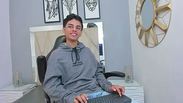 Snapshot of owen__johnson chatting on 09.24.25 owen johnson online show from 09.24.25