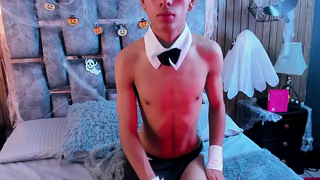 Snapshot of owen__johnson chatting on 10.30.25 owen johnson online show from 10.30.25