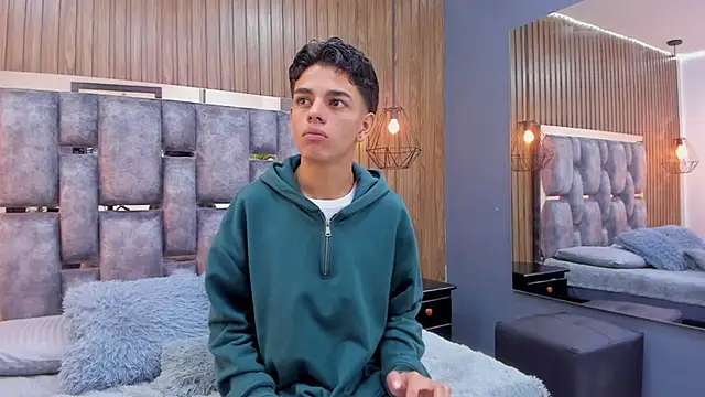 Snapshot of owen__johnson chatting on 11.24.25 owen johnson online show from 11.24.25