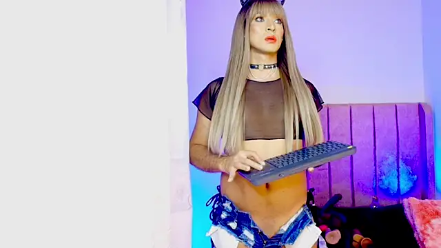 Snapshot of MaddySmithX chatting on 09.25.25 MaddySmithX online show from 09.25.25