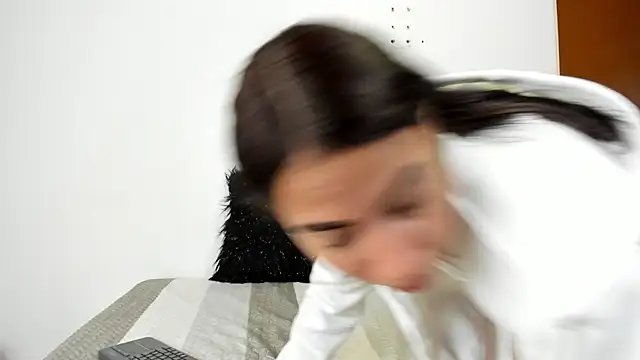 Camila Martiinez online show from 10.16.25