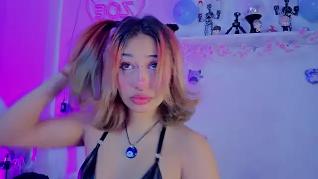 zoelight18 online show from 12.05.25