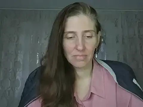 Snapshot of CandiCole chatting on 10.16.25 CandiCole online show from 10.16.25