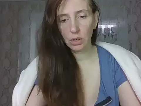 Snapshot of CandiCole chatting on 10.24.25 CandiCole online show from 10.24.25