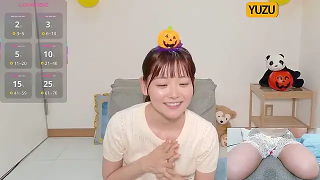 Snapshot of yuzukichi_jp chatting on 10.14.25 yuzukichi jp online show from 10.14.25