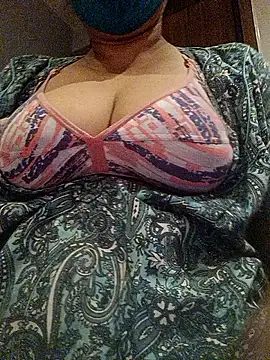 Snapshot of Tamil_Sivani chatting on 10.23.25 Tamil Sivani online show from 10.23.25