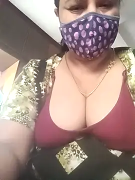 Snapshot of Tamil_Sivani chatting on 10.29.25 Tamil Sivani online show from 10.29.25