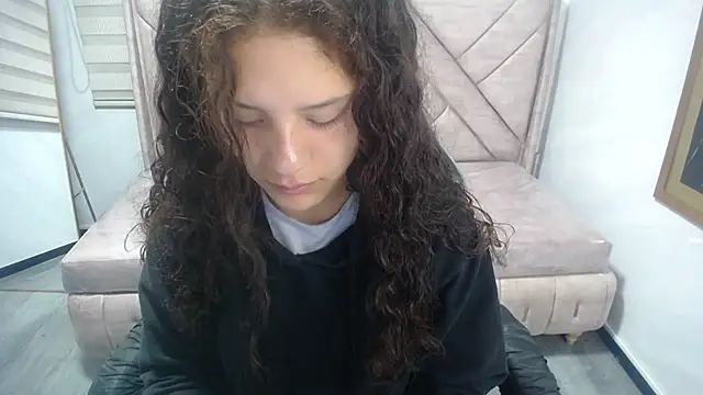 Snapshot of Velvet_Moon_V chatting on 09.30.25 Velvet Moon V online show from 09.30.25