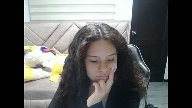 Snapshot of Velvet_Moon_V chatting on 10.17.25 Velvet Moon V online show from 10.17.25