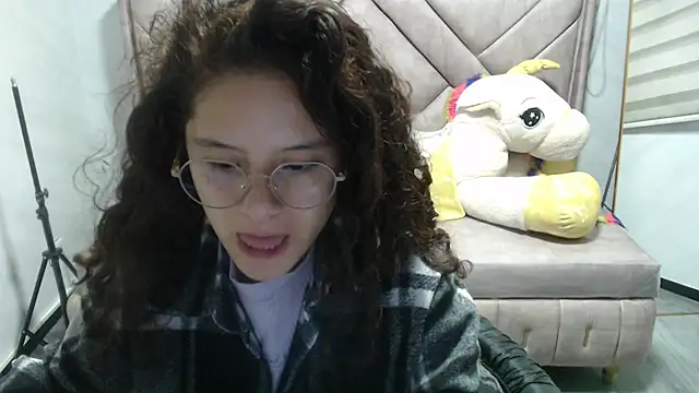 Snapshot of Velvet_Moon_V chatting on 11.14.25 Velvet Moon V online show from 11.14.25