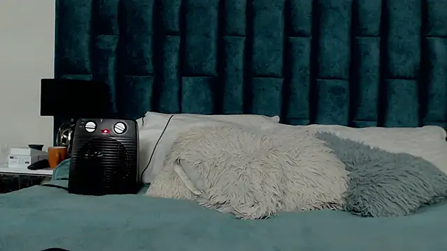 Emma Foxi online show from 11.26.25