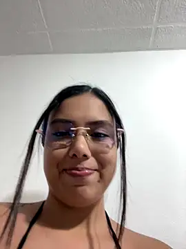 Snapshot of LICEET chatting on 11.30.25 LICEET online show from 11.30.25