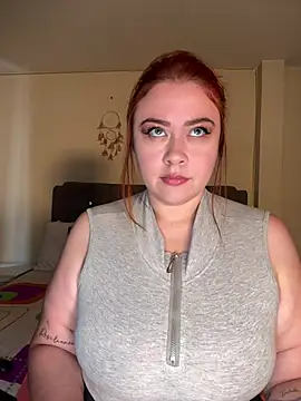 Snapshot of maddy_Bloomm chatting on 02.12.26 maddy Bloomm online show from 02.12.26