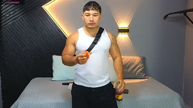 Horny nick18 online show from 02.12.26