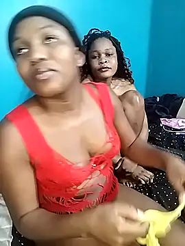 Snapshot of SweetHoney21_ chatting on 10.22.25 SweetHoney21 online show from 10.22.25