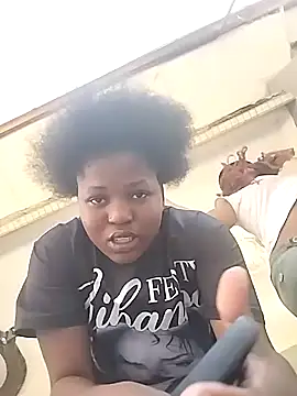 Snapshot of SweetHoney21_ chatting on 10.23.25 SweetHoney21 online show from 10.23.25