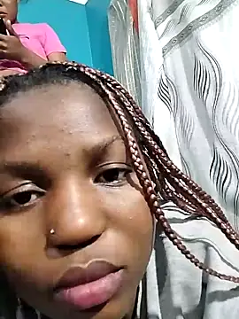 Snapshot of SweetHoney21_ chatting on 11.17.25 SweetHoney21 online show from 11.17.25