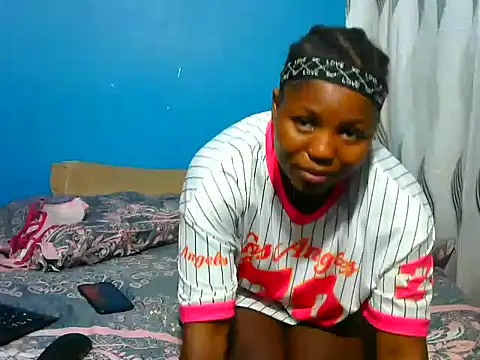 Snapshot of SweetHoney21_ chatting on 11.23.25 SweetHoney21 online show from 11.23.25