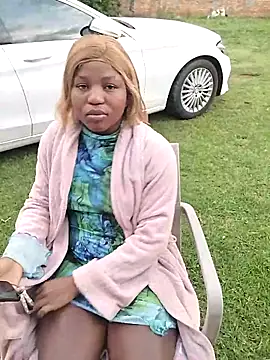 Snapshot of SweetHoney21_ chatting on 11.28.25 SweetHoney21 online show from 11.28.25