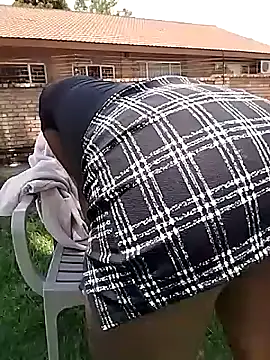 Snapshot of SweetHoney21_ chatting on 11.29.25 SweetHoney21 online show from 11.29.25